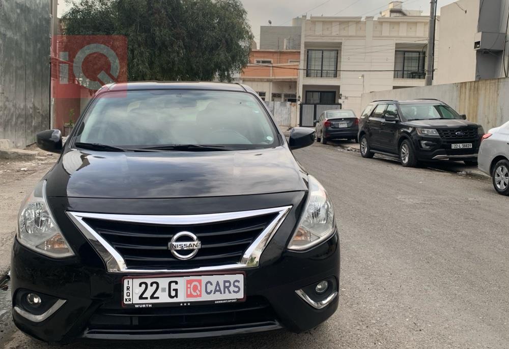 نيسان فيرسا